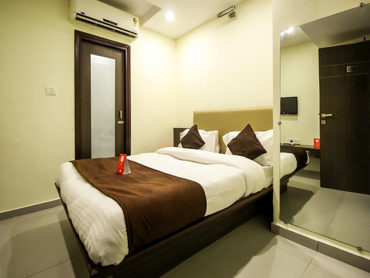 New Rajdhani Hotel Vadodara Bagian luar foto