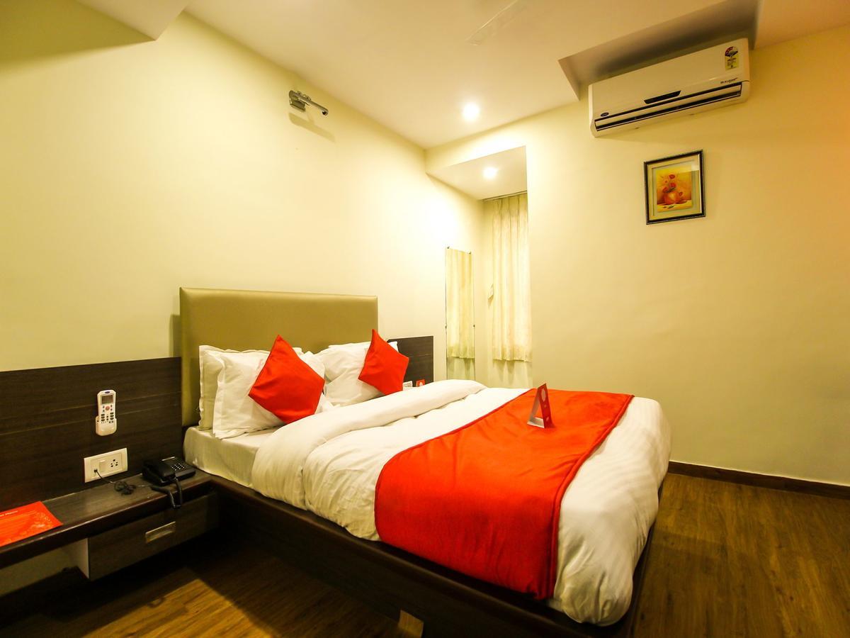 New Rajdhani Hotel Vadodara Bagian luar foto