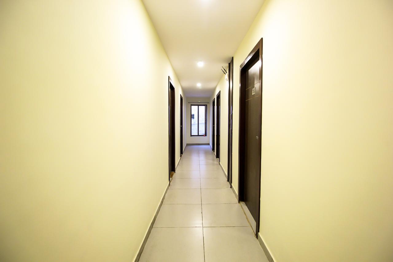 New Rajdhani Hotel Vadodara Bagian luar foto