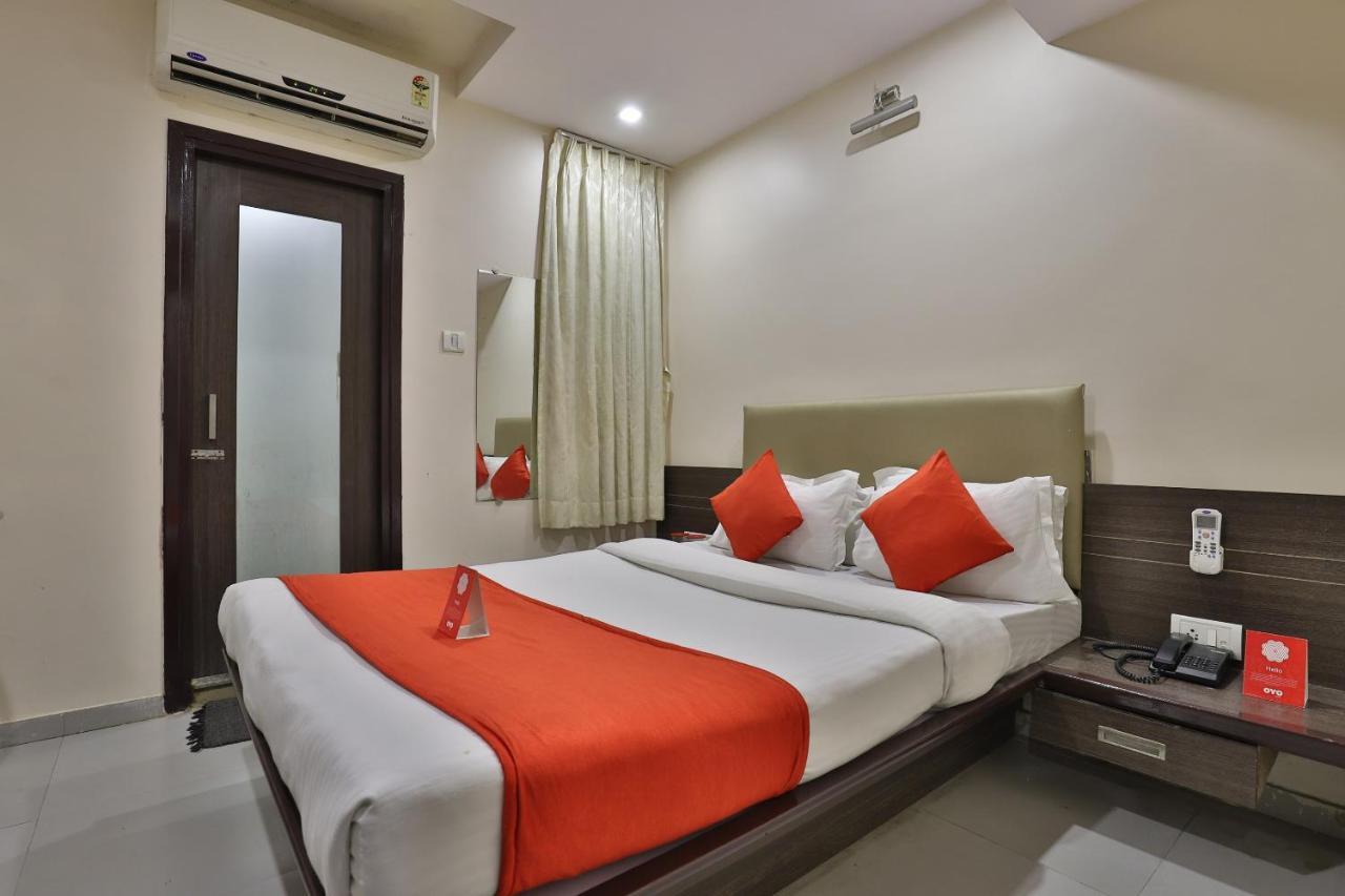 New Rajdhani Hotel Vadodara Bagian luar foto