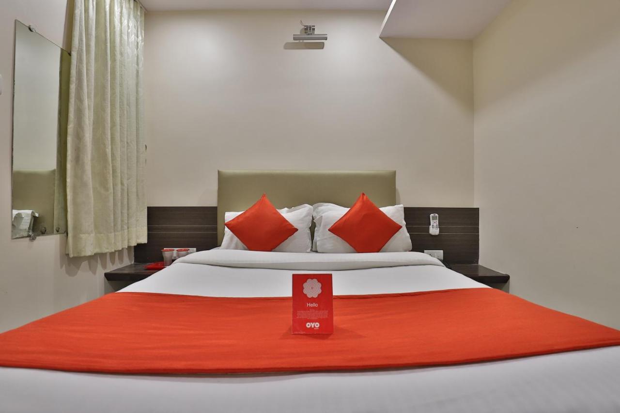 New Rajdhani Hotel Vadodara Bagian luar foto