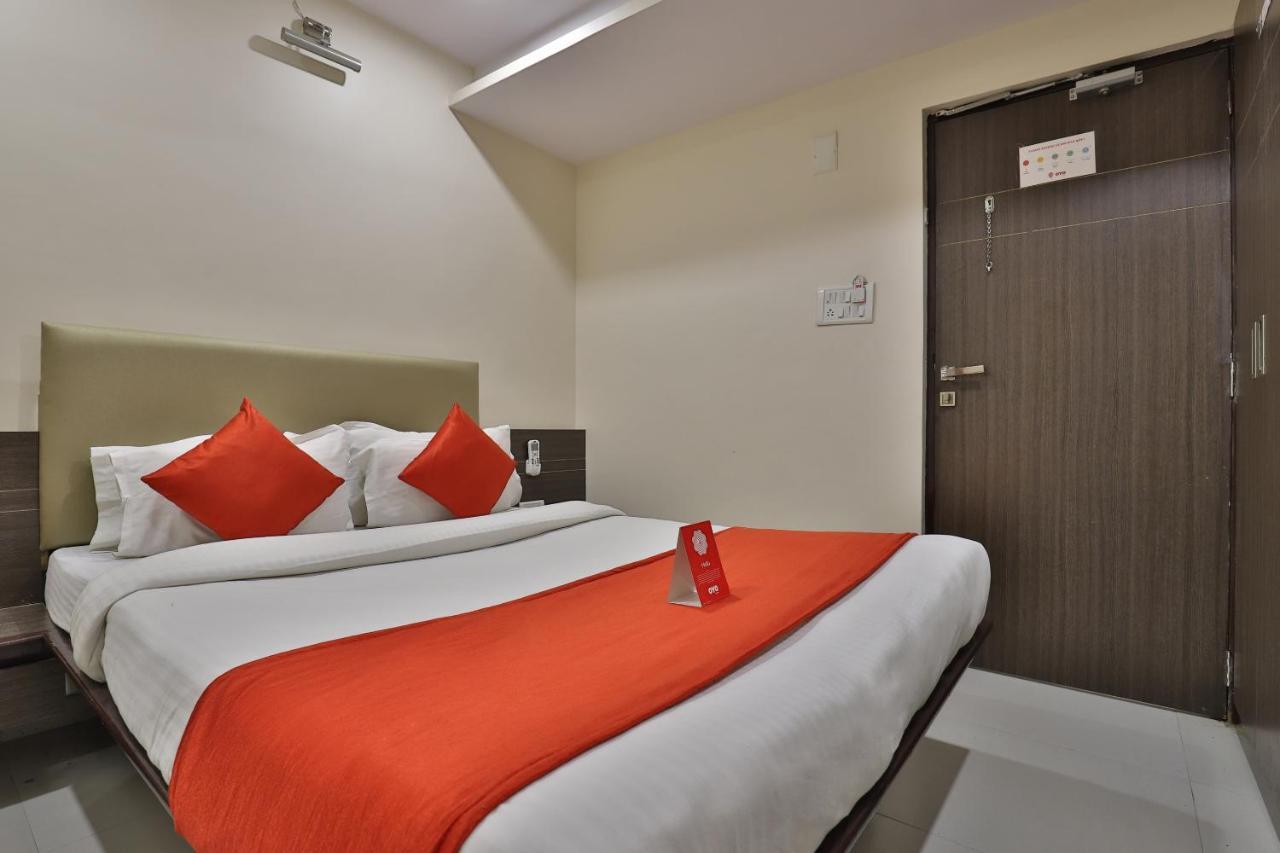 New Rajdhani Hotel Vadodara Bagian luar foto