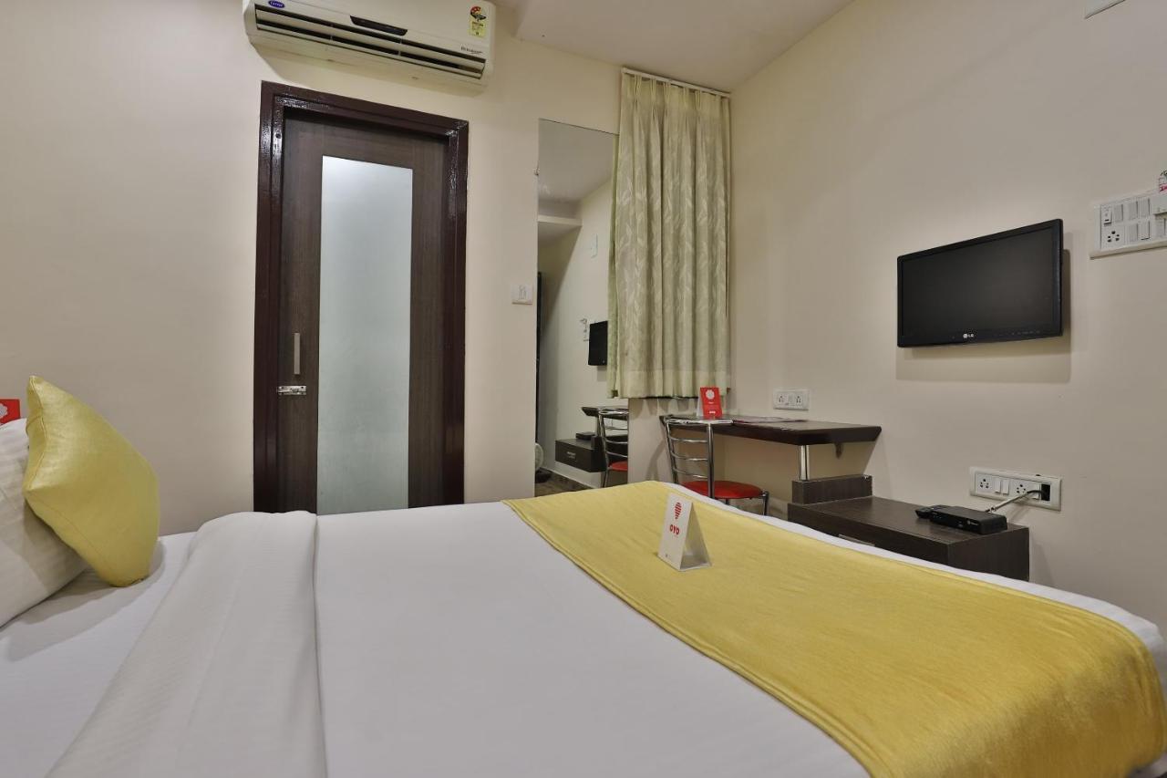 New Rajdhani Hotel Vadodara Bagian luar foto