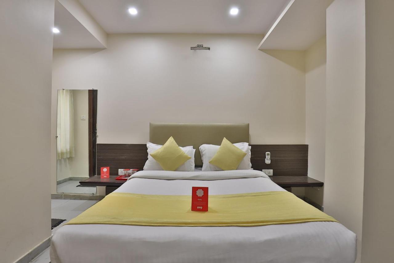 New Rajdhani Hotel Vadodara Bagian luar foto